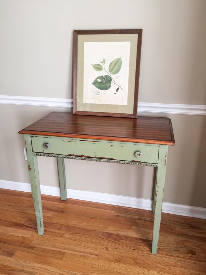 Table in Nantucket Green Chalk Style Paint